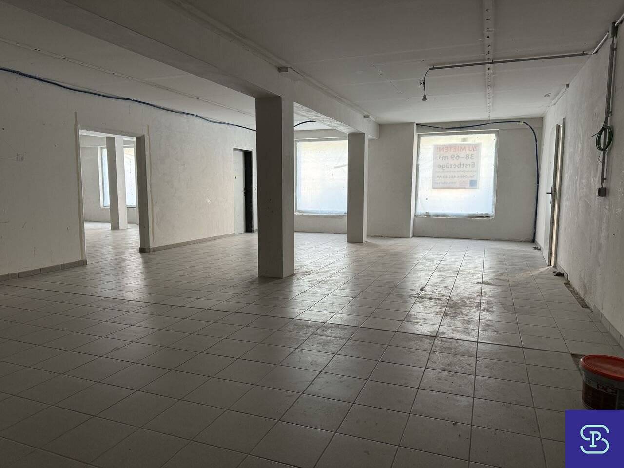 Linzer Straße: Floor finished 134 m² commercial premises and 10 m² storage in a new build first occupancy 1140 Vienna