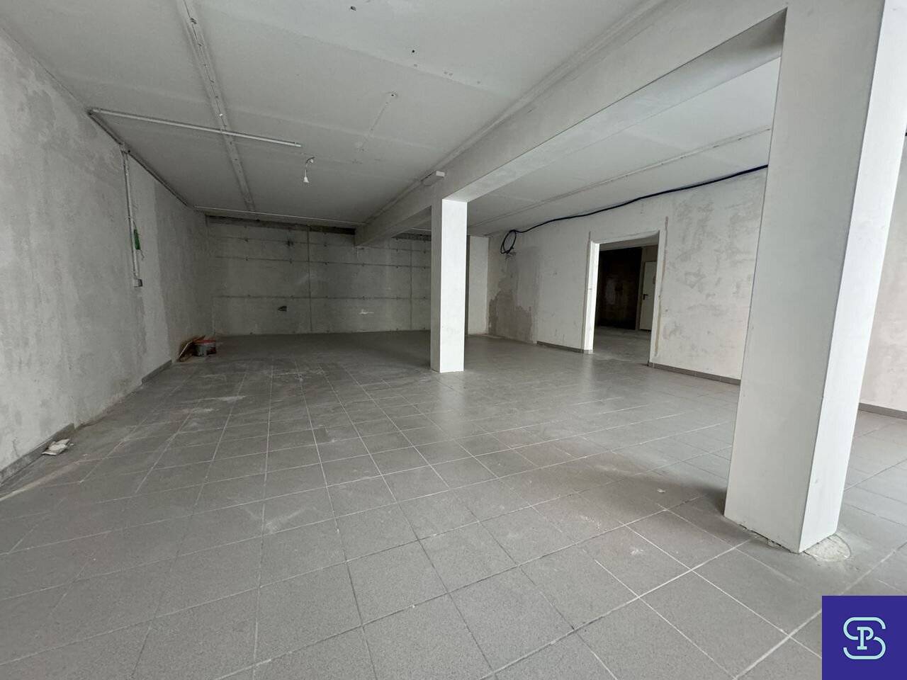 Linzer Straße: Floor finished 134 m² commercial premises and 10 m² storage in a new build first occupancy 1140 Vienna