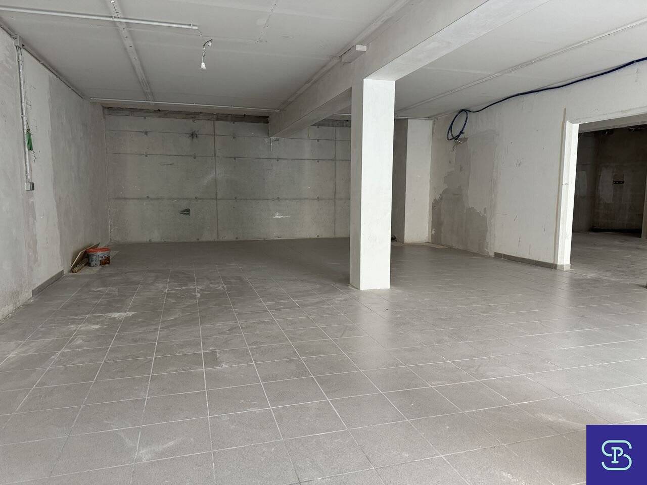 Linzer Straße: Floor finished 134 m² commercial premises and 10 m² storage in a new build first occupancy 1140 Vienna