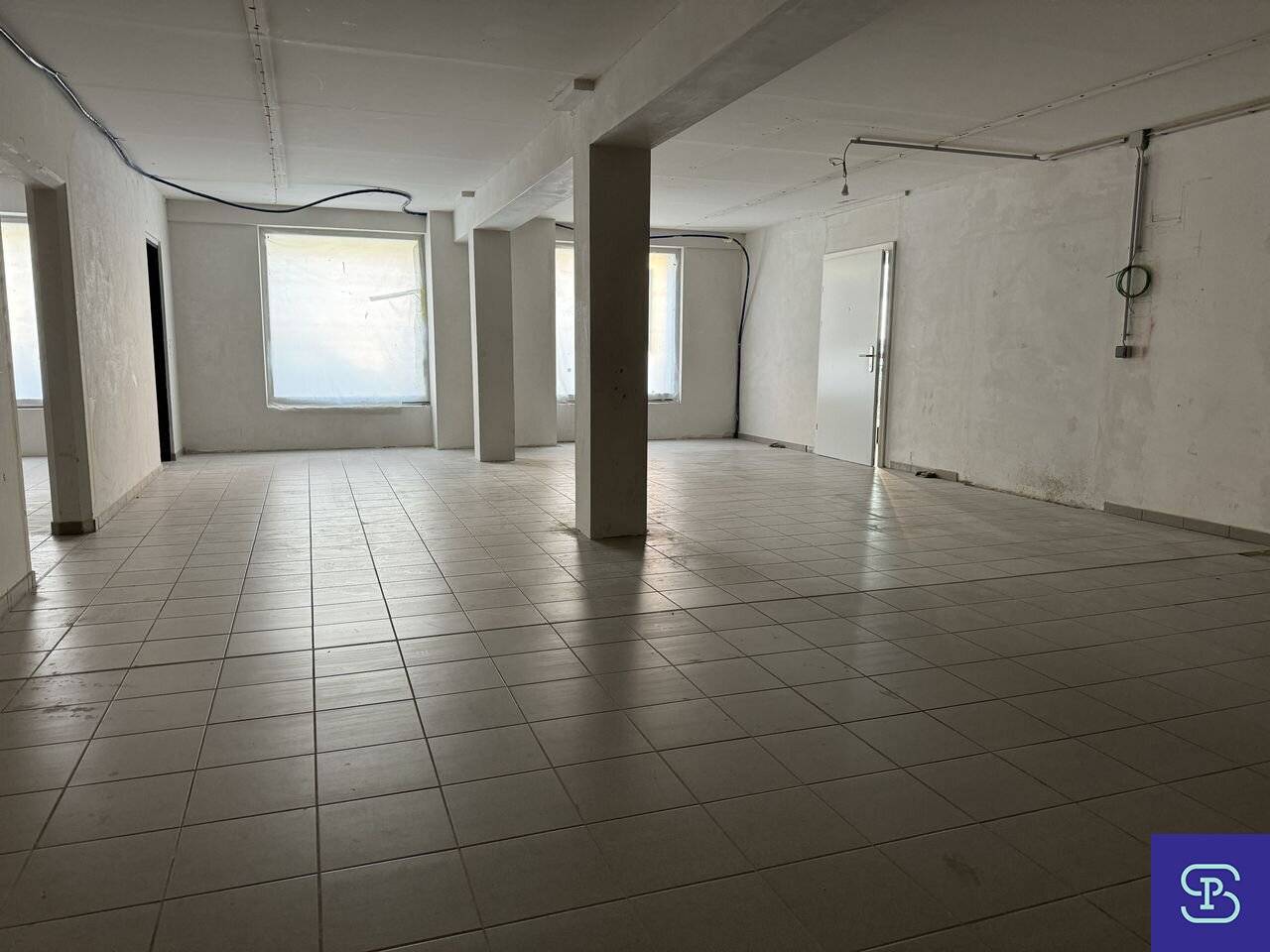Linzer Straße: Floor finished 134 m² commercial premises and 10 m² storage in a new build first occupancy 1140 Vienna