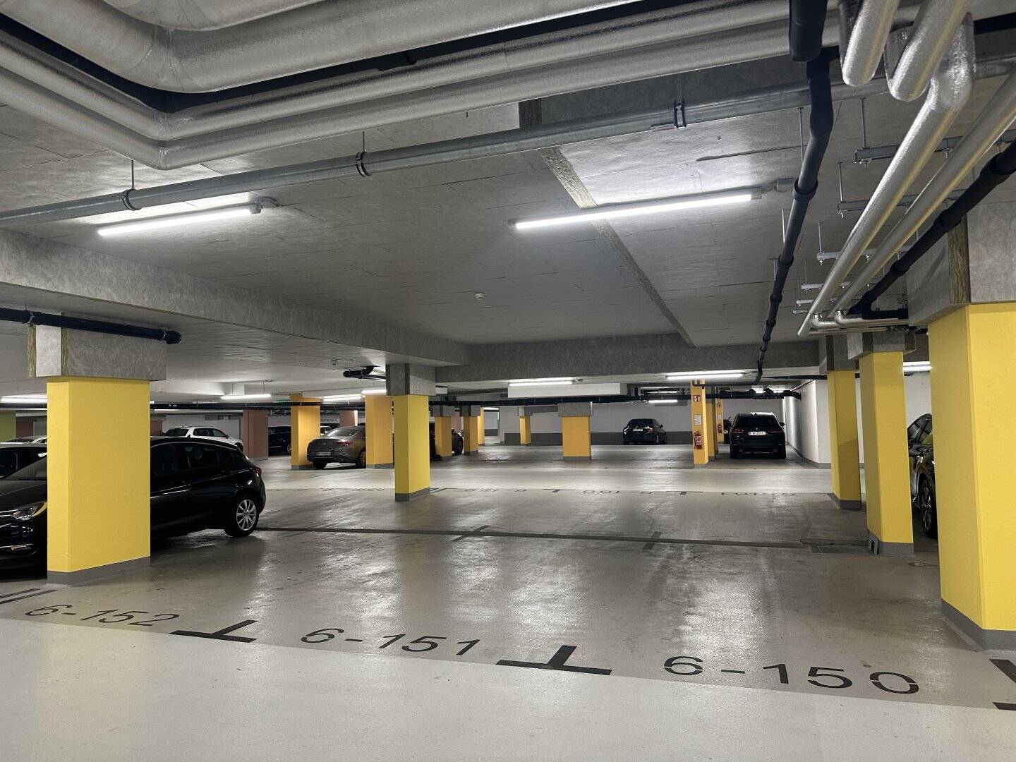 Garage parking space near Kagraner Platz U1
