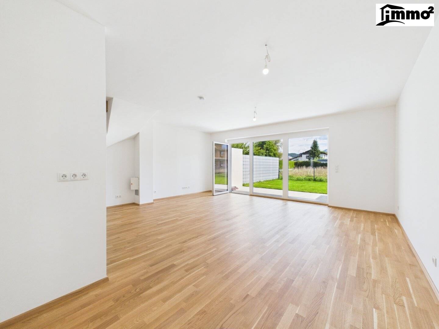 Commission-free purchase and move in immediately! THE PRICE HIGHLIGHT!