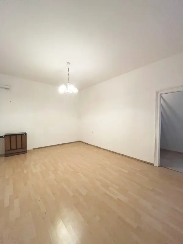 Altbauwohnung with courtyard near Stadtpark