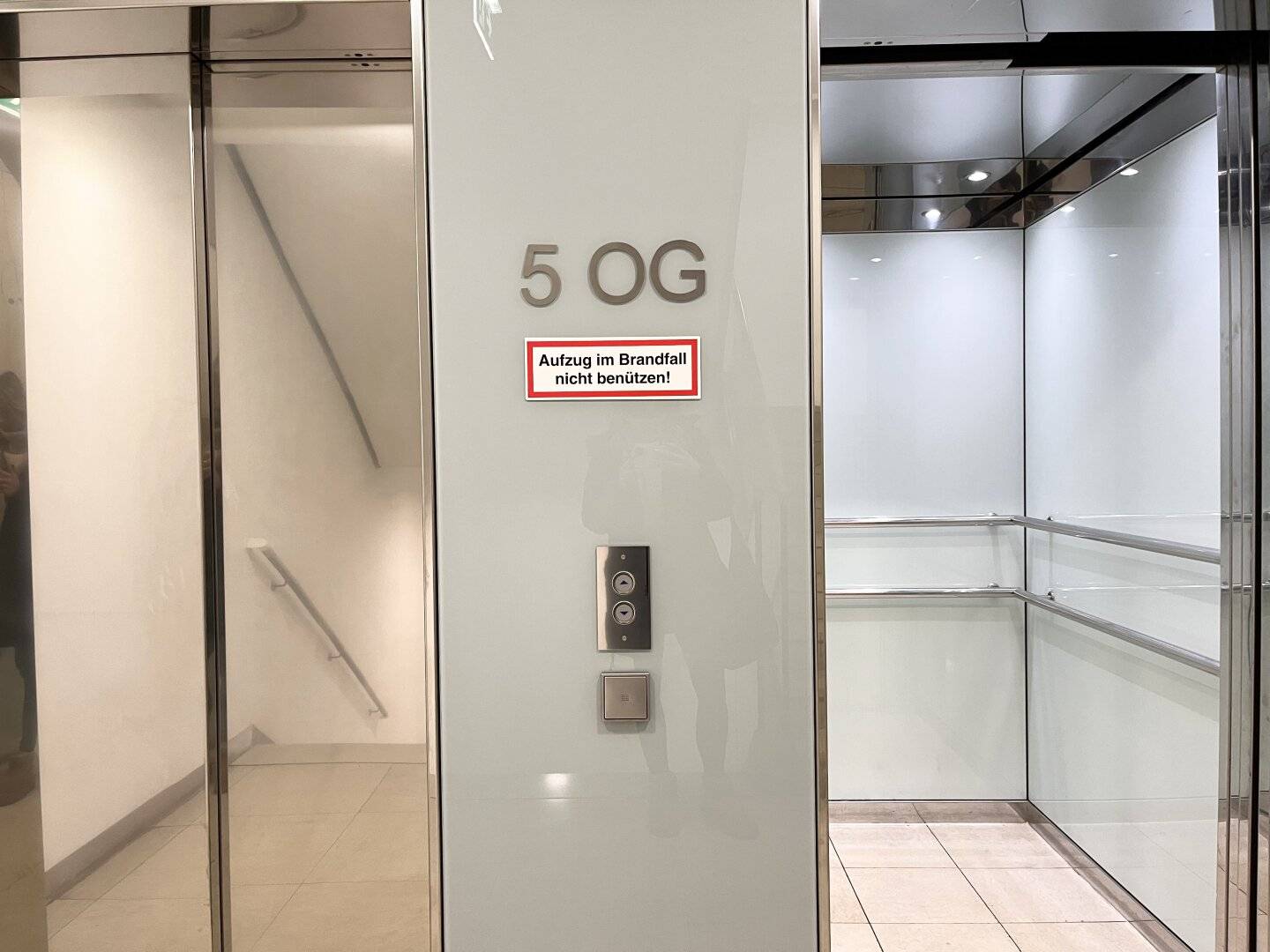 OC5 Modern Office Space (approximately 794 m²) with excellent transport connections on Wiedner Hauptstraße