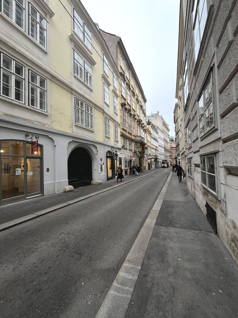 Wohnung im Altbau nahe Stadtpark Kärntnerstraße