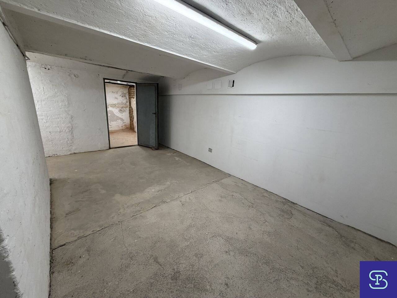 Lindengasse: Spacious 97 m² storage space near Spittelberg 1070 Vienna