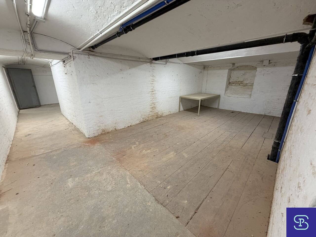 Lindengasse: Spacious 97 m² storage space near Spittelberg 1070 Vienna