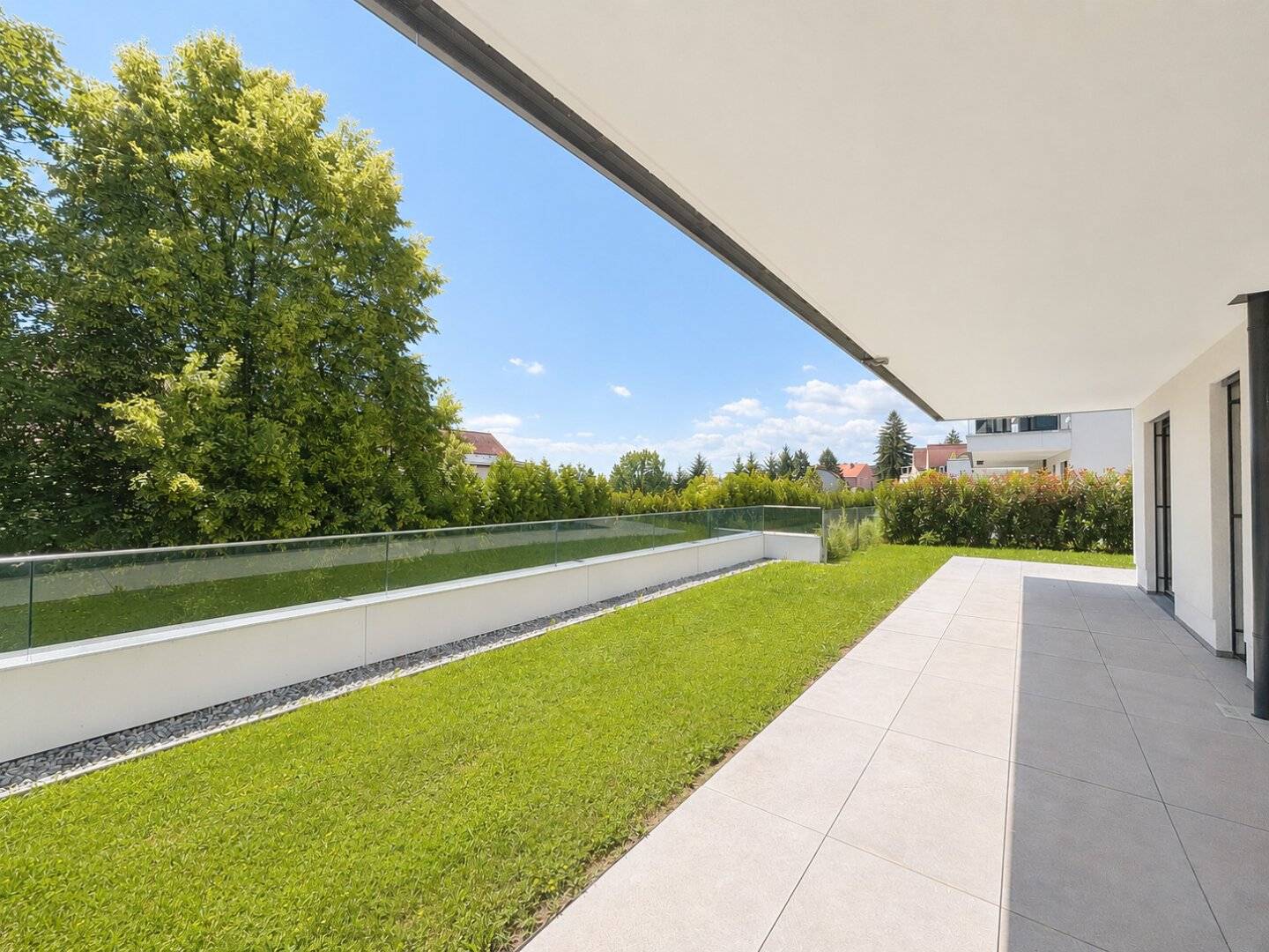 Exclusive living at the Ruckerlberg 3 room dream apartment with private garden commission free