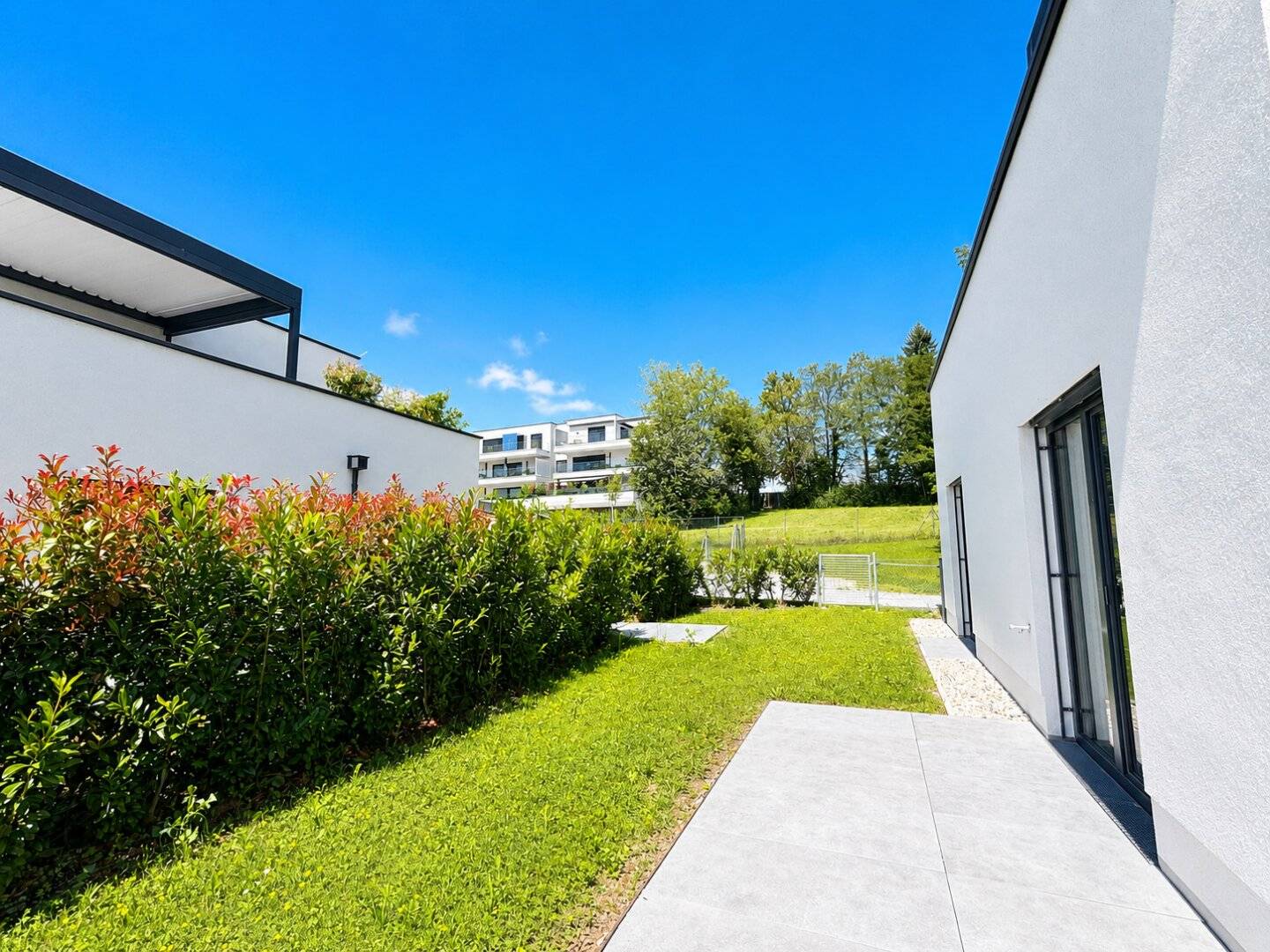 Exclusive living at the Ruckerlberg 3 room dream apartment with private garden commission free
