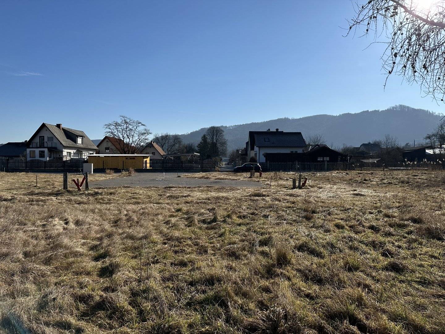 Sunny and level building plot in a family friendly residential area: your new home in the north of Graz