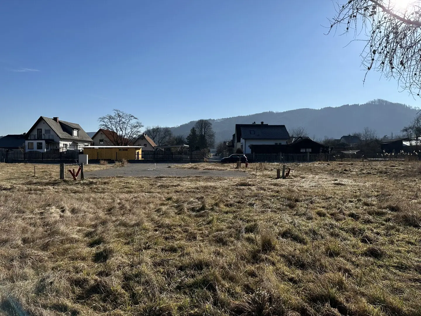 Sunny and level building plot in a family friendly residential area: your new home in the north of Graz