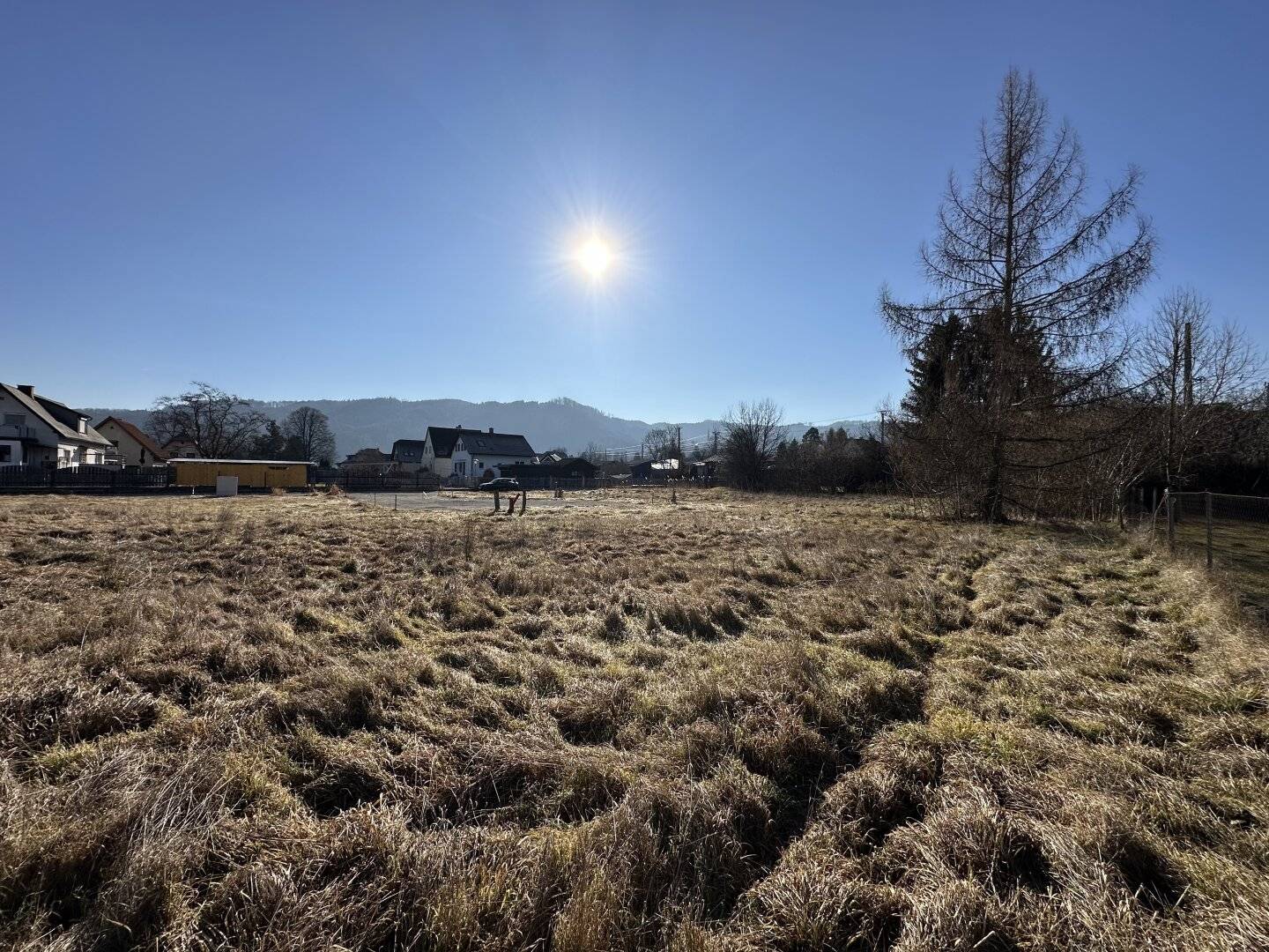 Sunny and level building plot in a family friendly residential area: your new home in the north of Graz