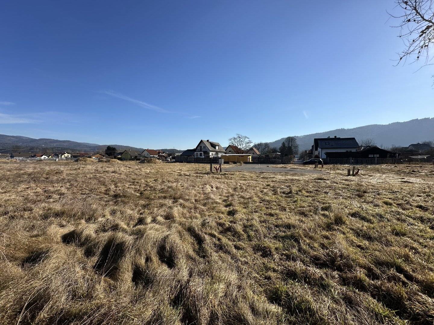 Sunny and level building plot in a family friendly residential area: your new home in the north of Graz