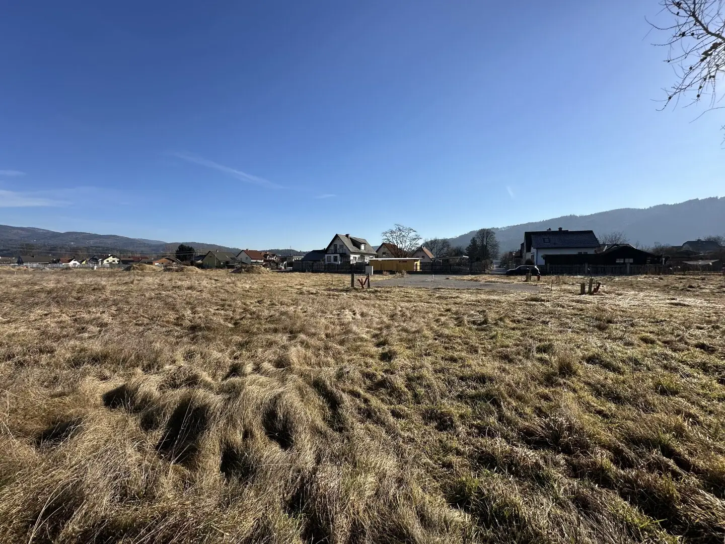Sunny and level building plot in a family friendly residential area: your new home in the north of Graz
