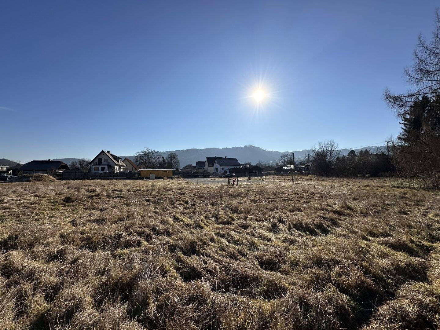 Sunny and level building plot in a family friendly residential area: your new home in the north of Graz