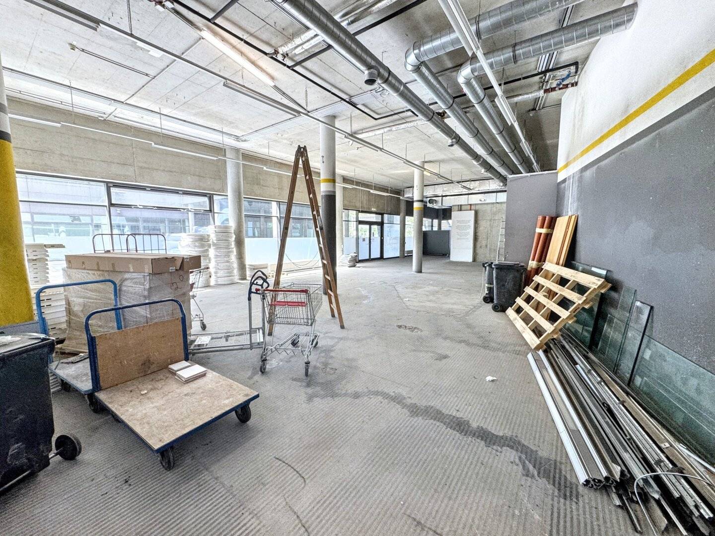 370 m² modern loft shop space | 4 m room height