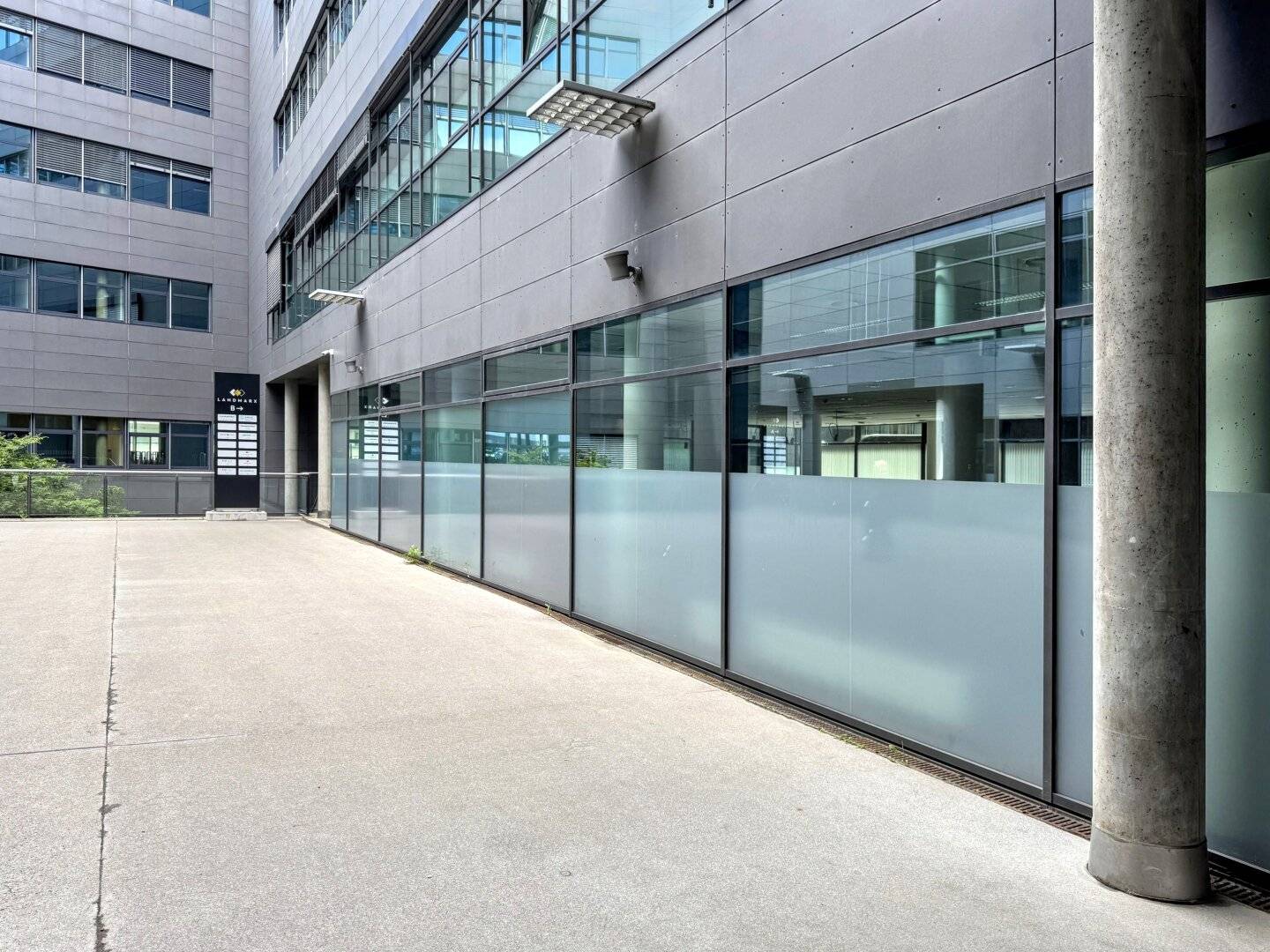 370 m² modern loft shop space | 4 m room height