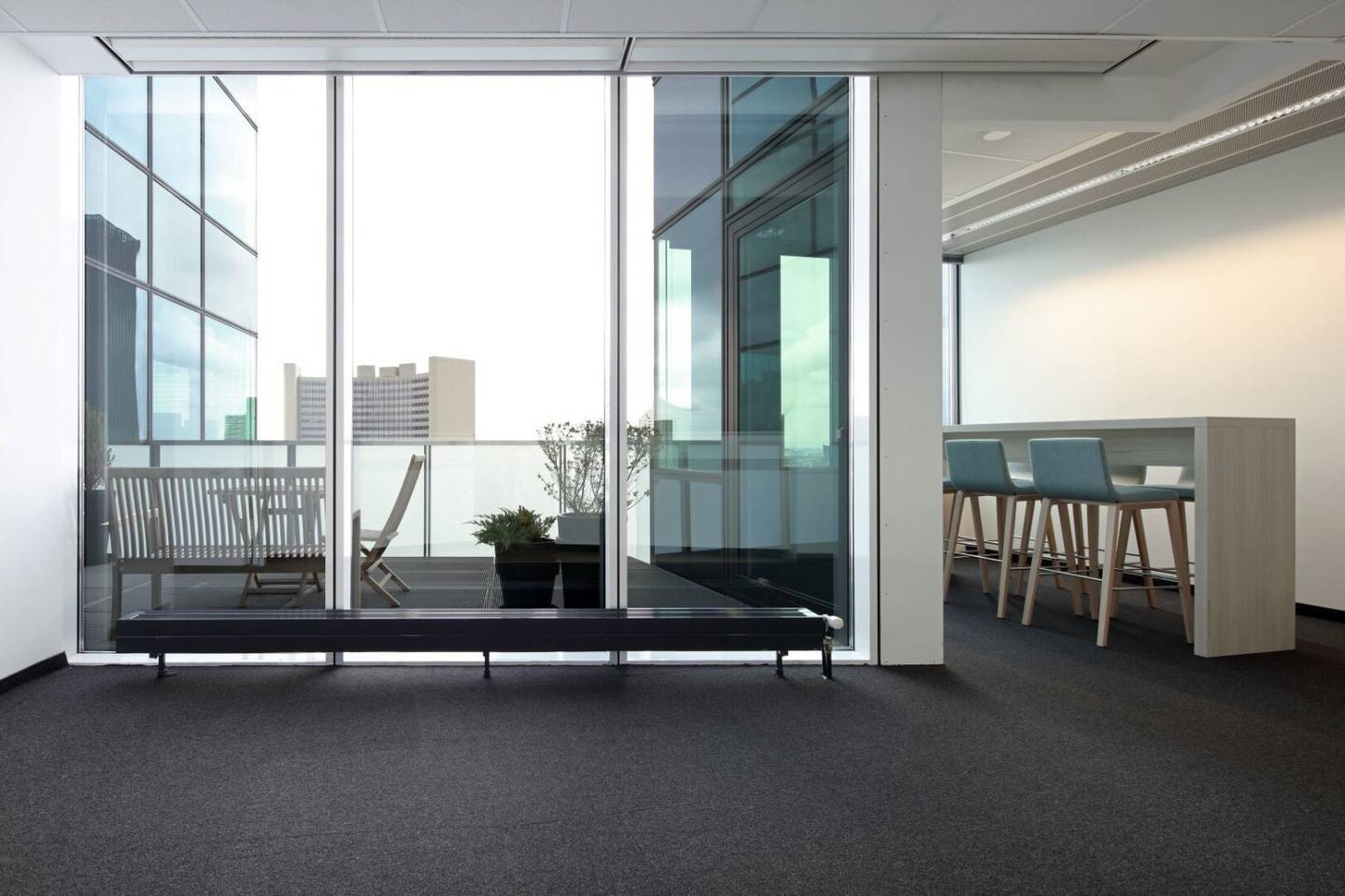 Modern office space with great view - Saturn Tower - HMZ 17€/qm