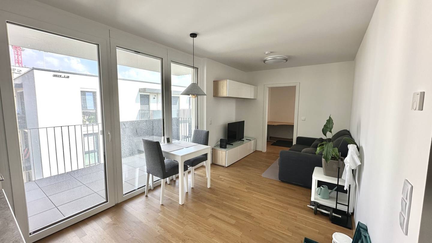 Modern 2-room apartment with balcony near U1 (commission-free!)