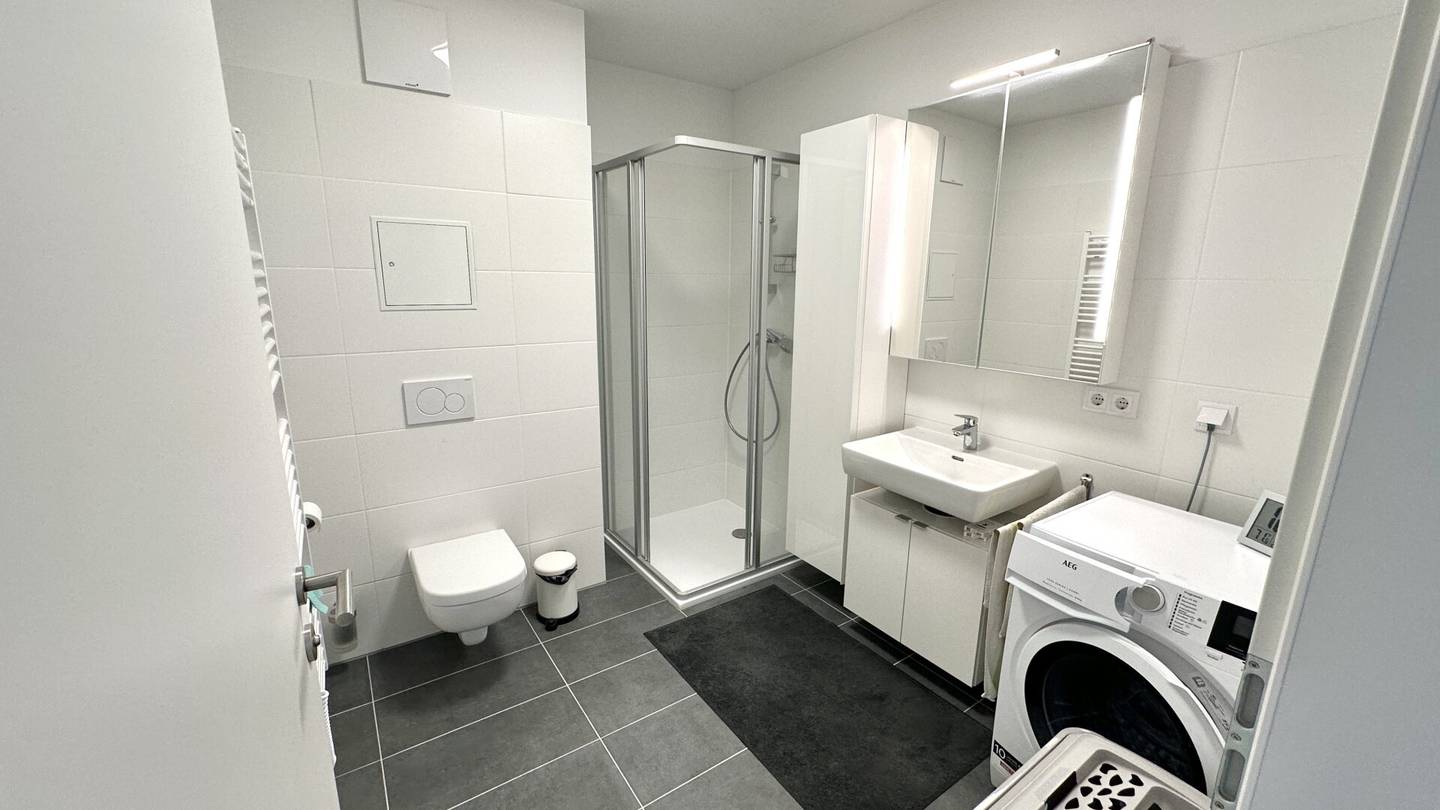 Modern 2-room apartment with balcony near U1 (commission-free!)
