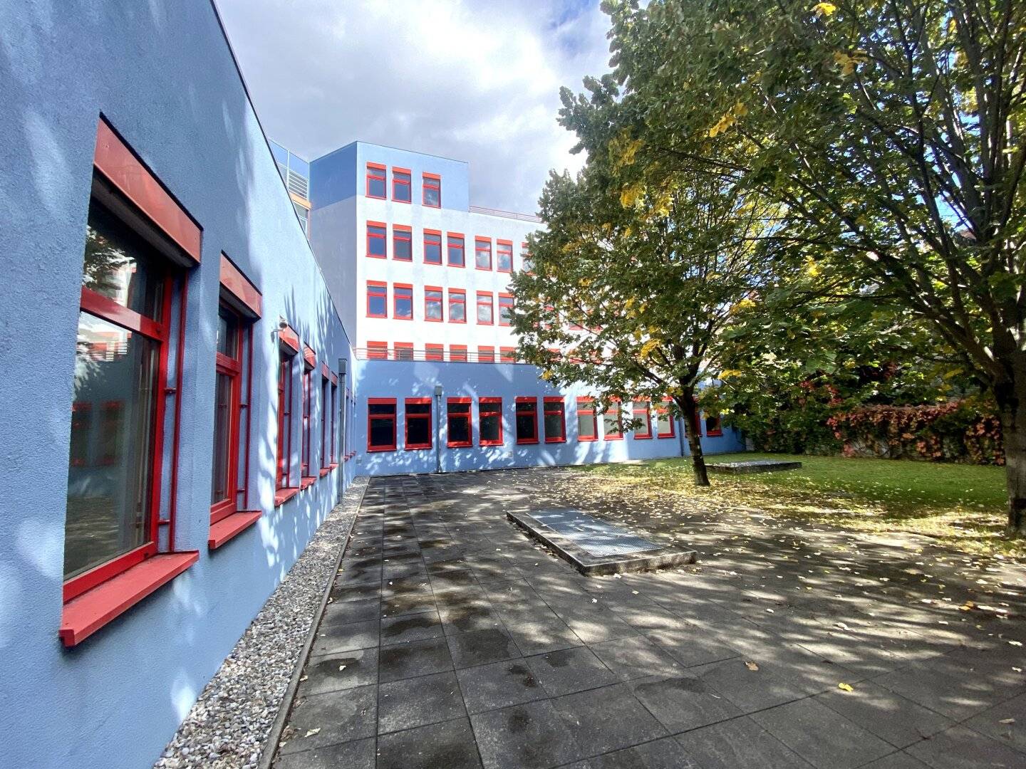 +++ BÜROGEBÄUDE IN GUTER LAGE MIT PERFEKTER INFRASTRUKTUR ZU VERKAUFEN +++
