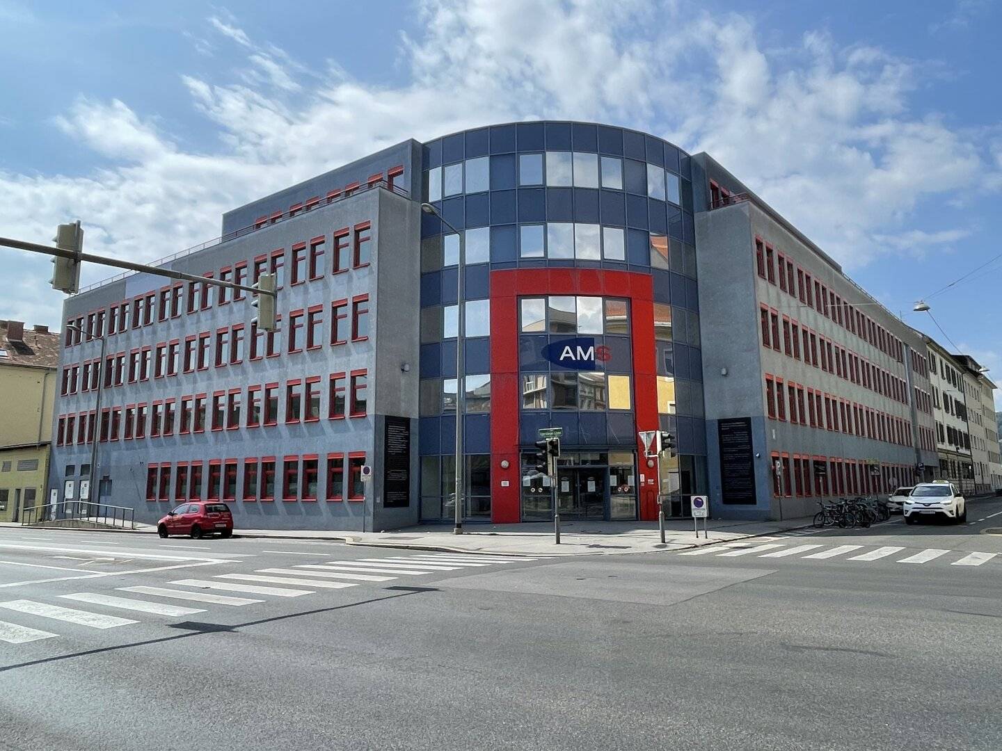+++ BÜROGEBÄUDE IN GUTER LAGE MIT PERFEKTER INFRASTRUKTUR ZU VERKAUFEN +++
