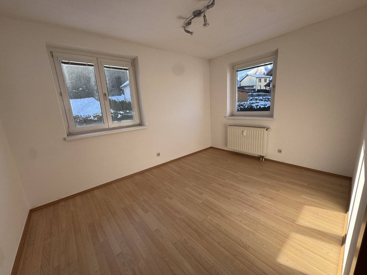 Zweitwohnsitzfähige 4 Zimmer Eigentumswohnung mit südseitigem Balkon und Garage