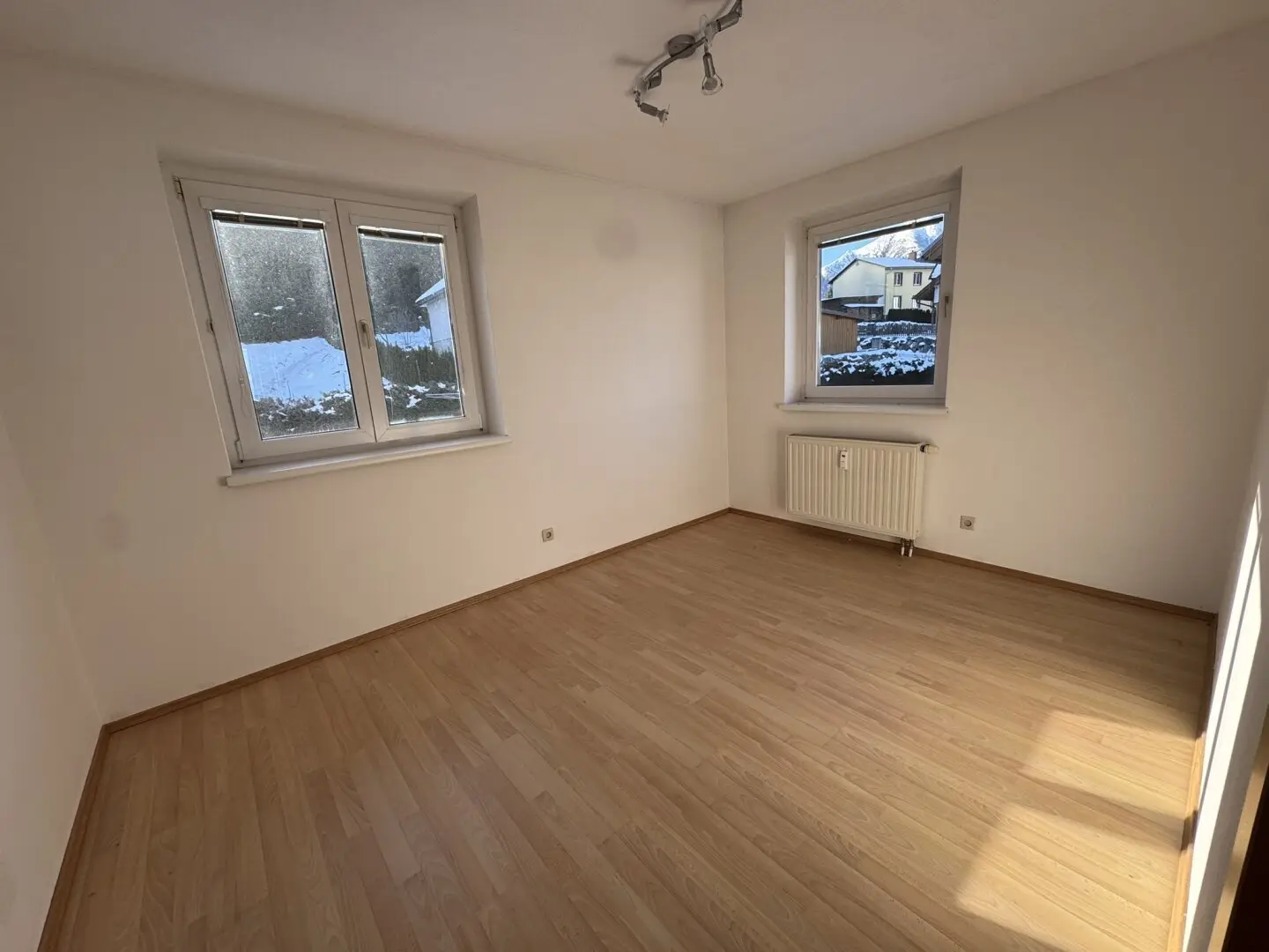 Zweitwohnsitzfähige 4 Zimmer Eigentumswohnung mit südseitigem Balkon und Garage
