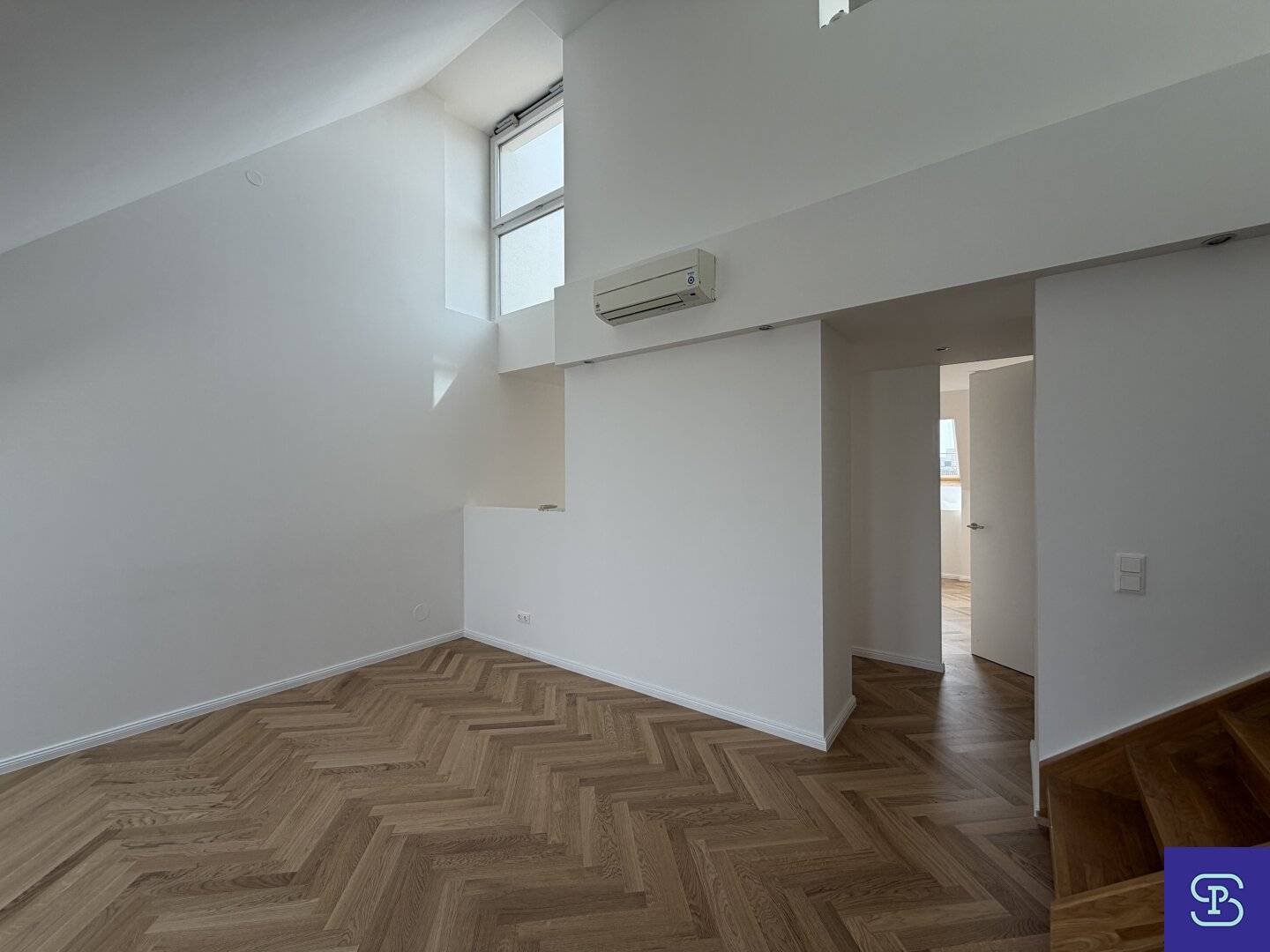 Modern renovated 106 m² top floor apartment with terrace and air conditioning in 1150 Vienna