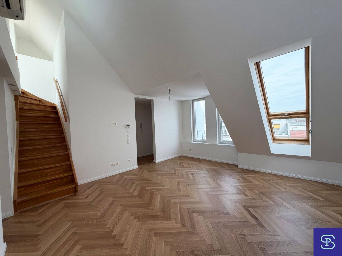 Modern renovated 106 m² top floor apartment with terrace and air conditioning in 1150 Vienna