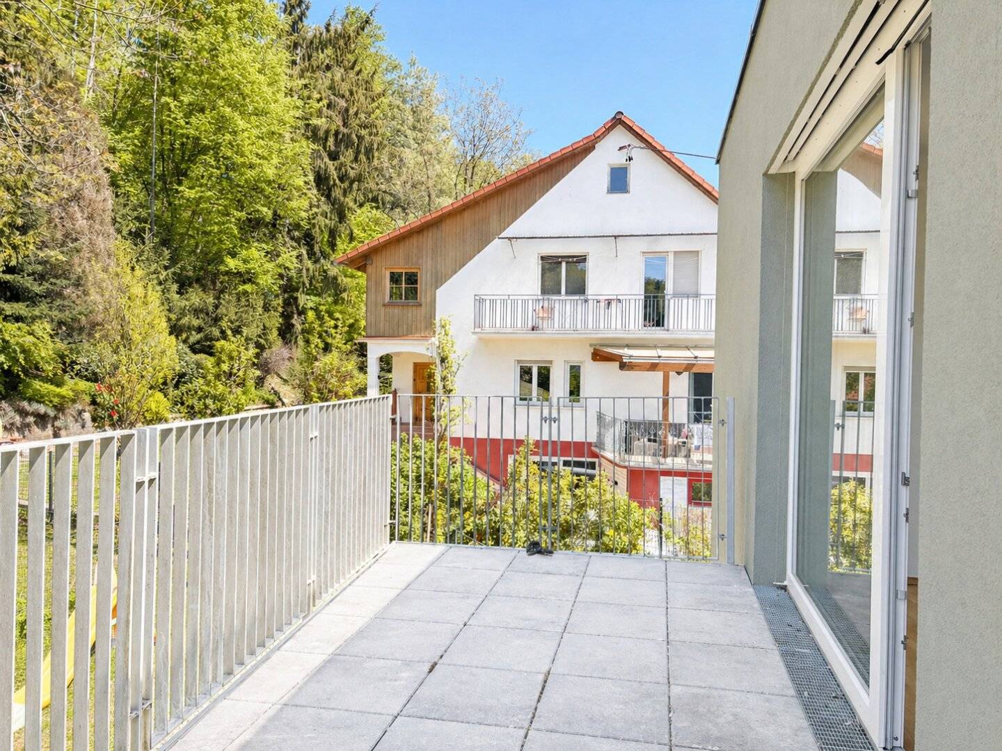 Ruhig gelegene 3-Zimmer-Wohnung mit Balkon in gepflegtem Haus mit nur 8 Einheiten