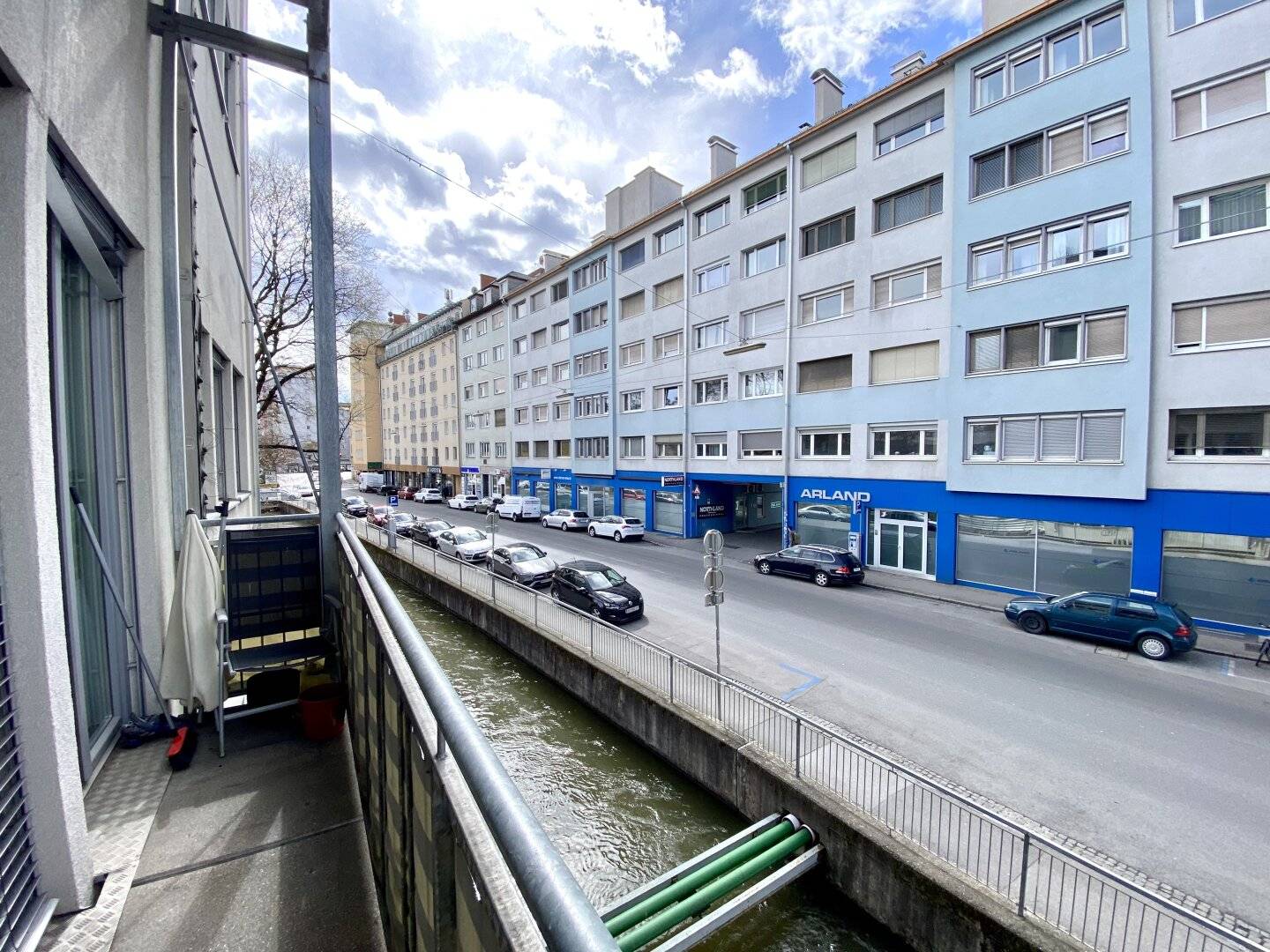 Absolutely central accessible 2.5 room apartment with balcony near Annenstraße/Rosseggerhaus