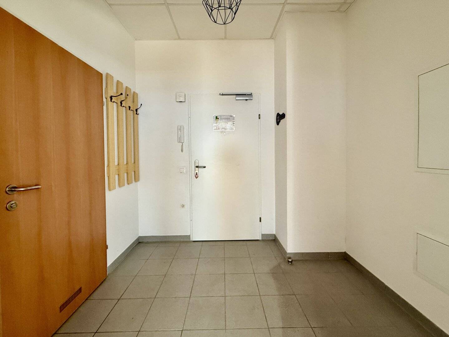 Absolutely central accessible 2.5 room apartment with balcony near Annenstraße/Rosseggerhaus