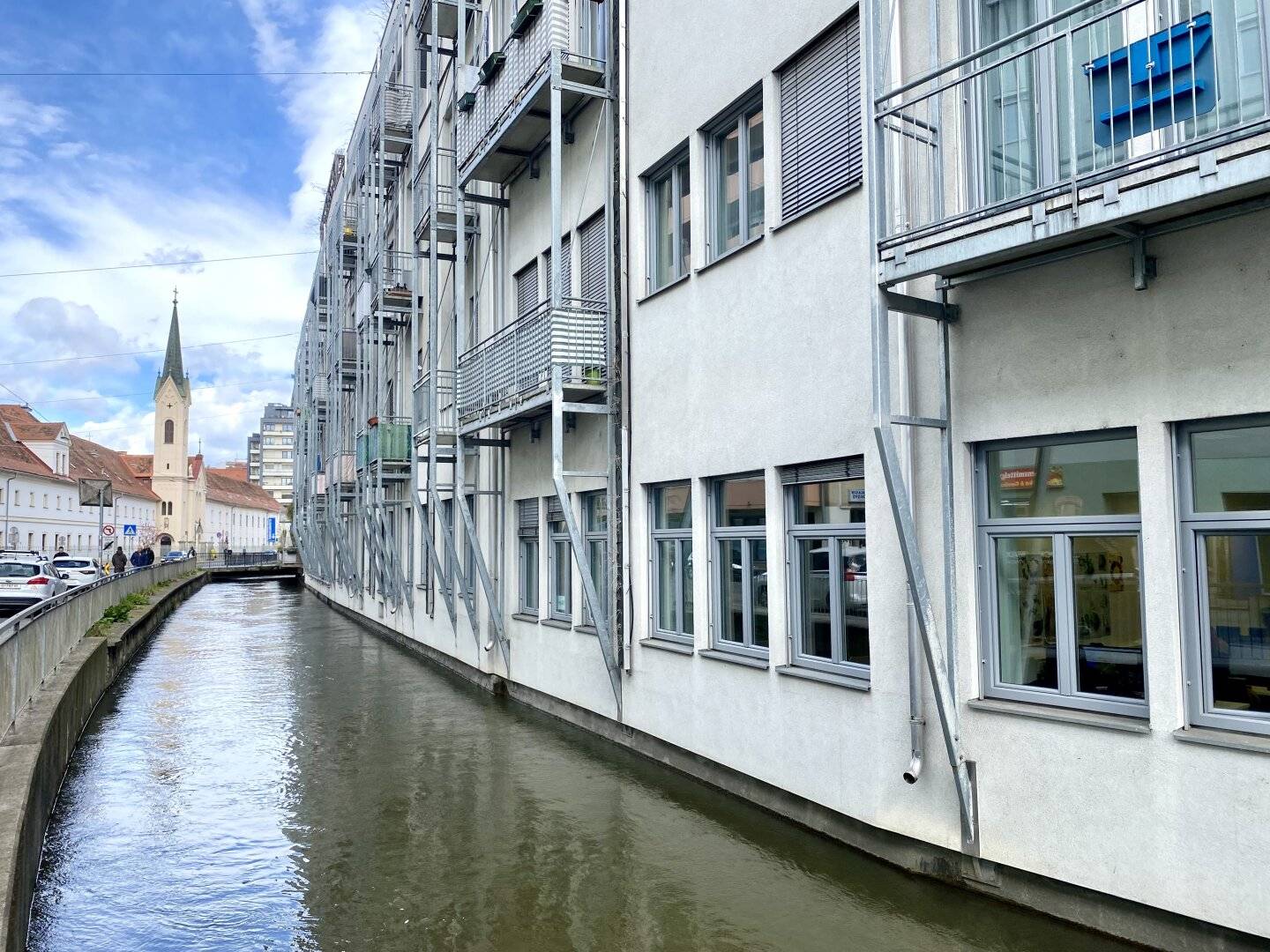 Absolutely central accessible 2.5 room apartment with balcony near Annenstraße/Rosseggerhaus