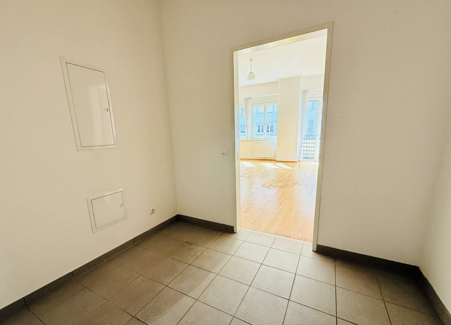 Absolutely central accessible 2.5 room apartment with balcony near Annenstraße/Rosseggerhaus