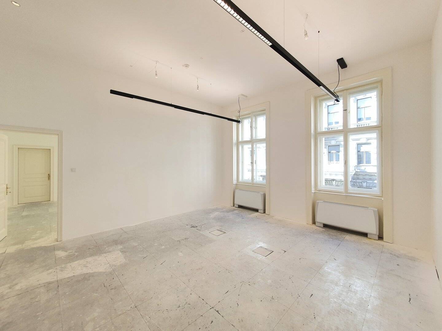 ERSTBEZUG - Repräsentatives Büro in der Rathausstraße mit kleiner Terrasse zum Innenhof ausgerichtet