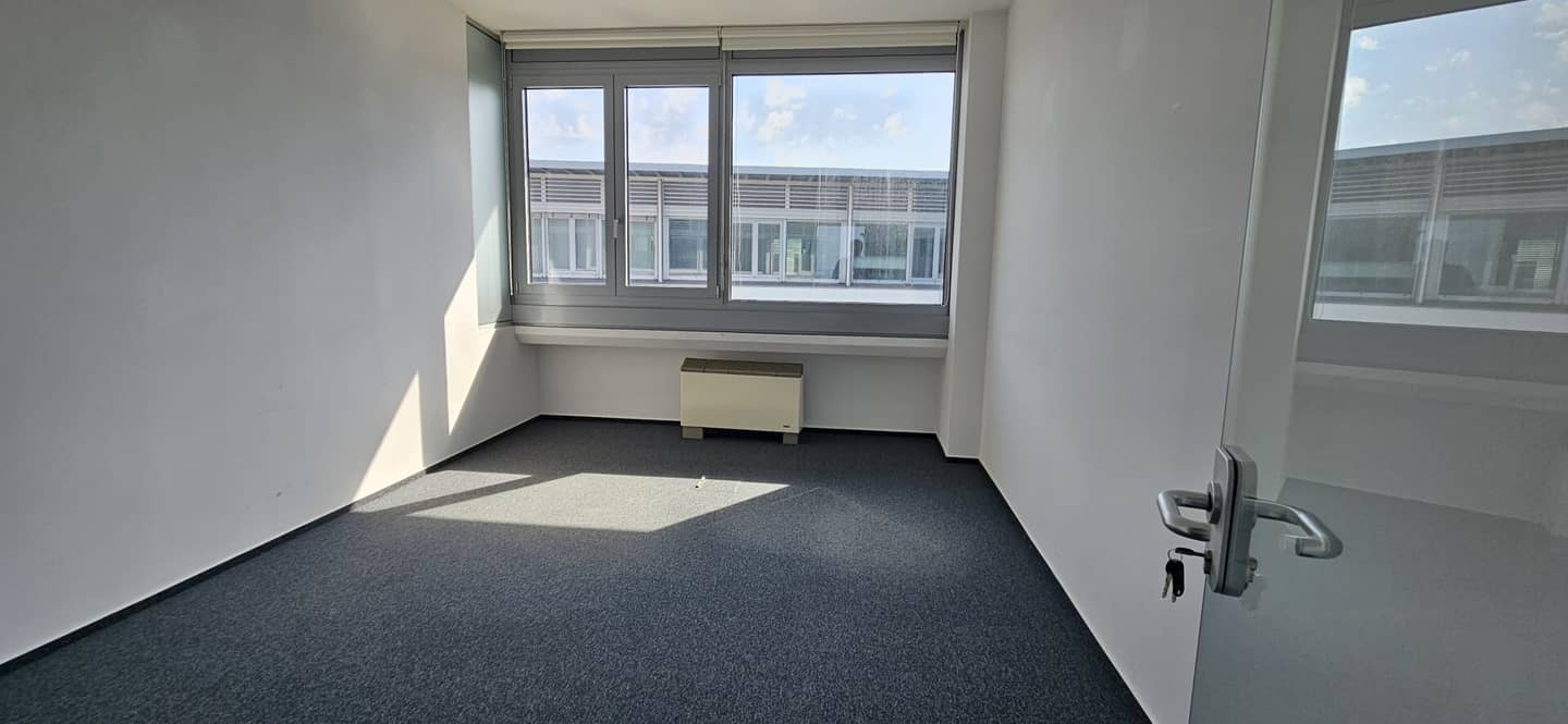 296 m² office space in Concorde Business Park