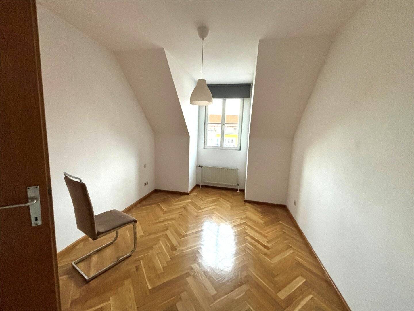 ++WEIZ++ Charmante 2-Zimmer-Wohnung mit extra Küche