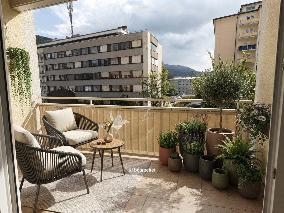Condominium with west-facing loggia on the raised ground floor