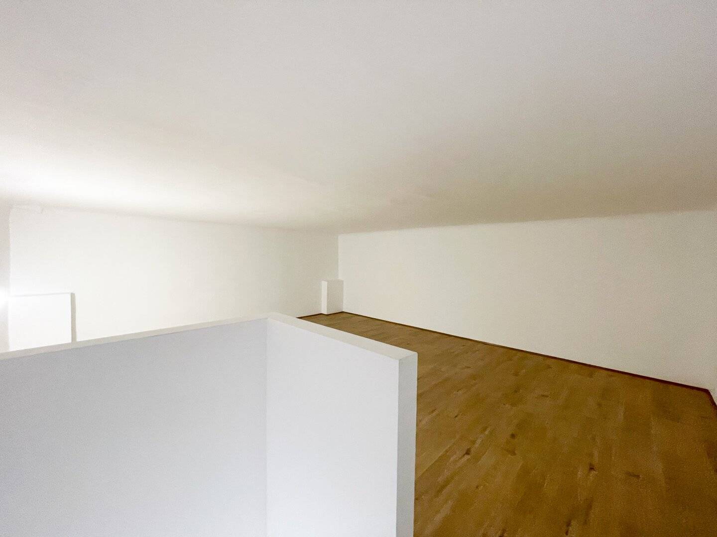 Attractive commercial premises in 1130 Vienna top location, well maintained and available immediately