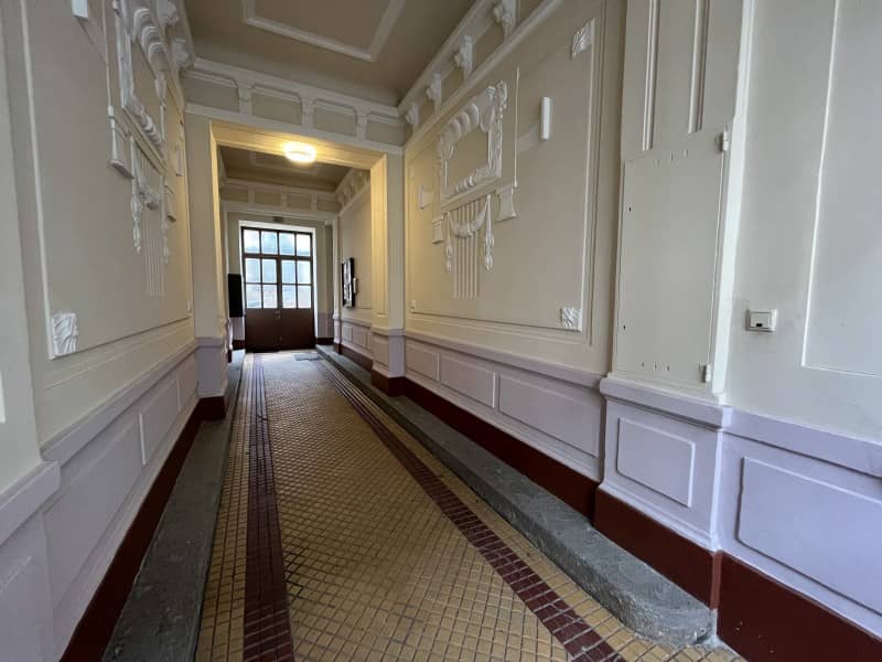 Tenanted apartment in an old building near U3