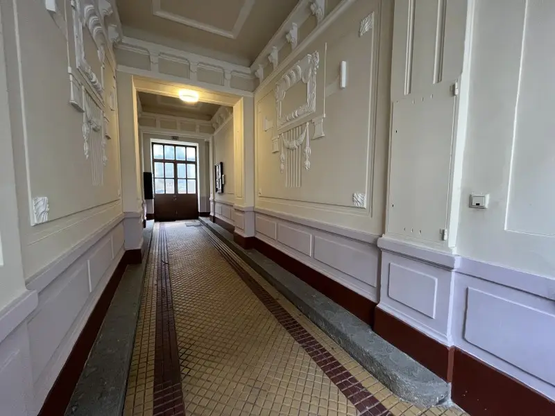 Tenanted apartment in an old building near U3