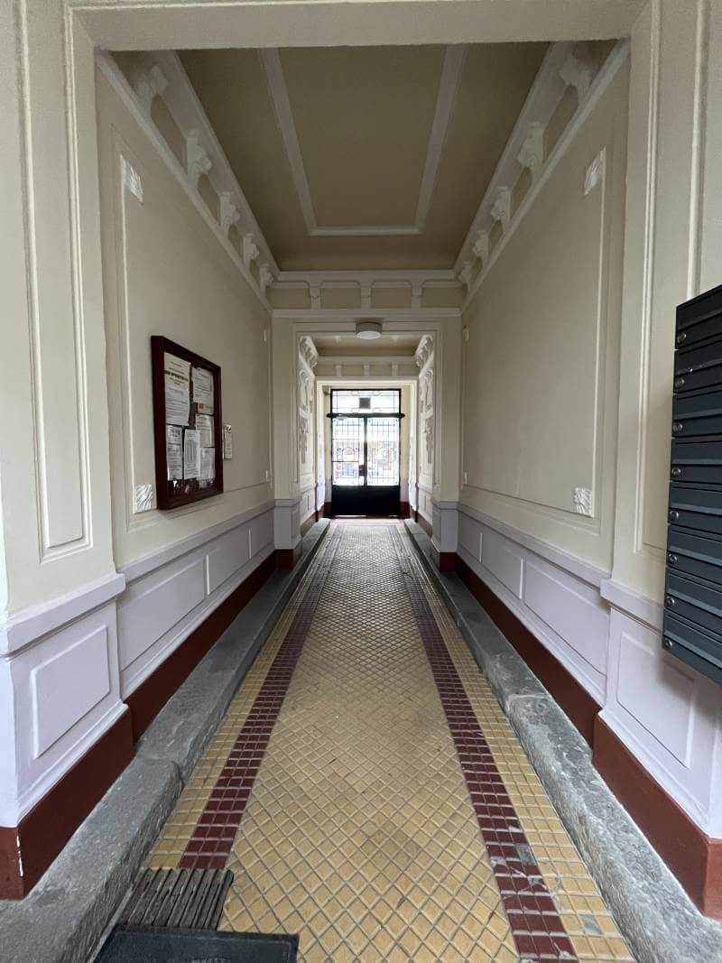 Tenanted apartment in an old building near U3