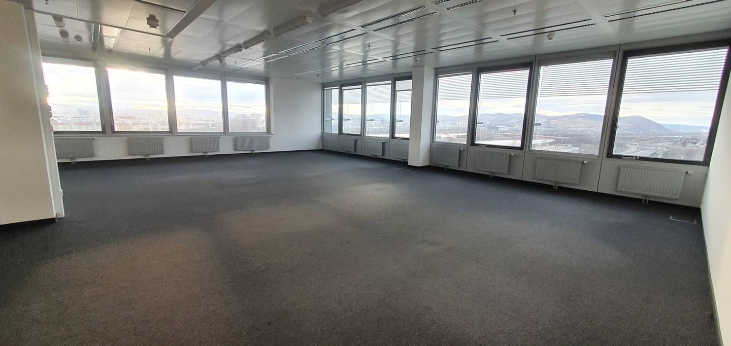 Moderne 1485 m2 Bürofläche im 12.OG - ARES Tower