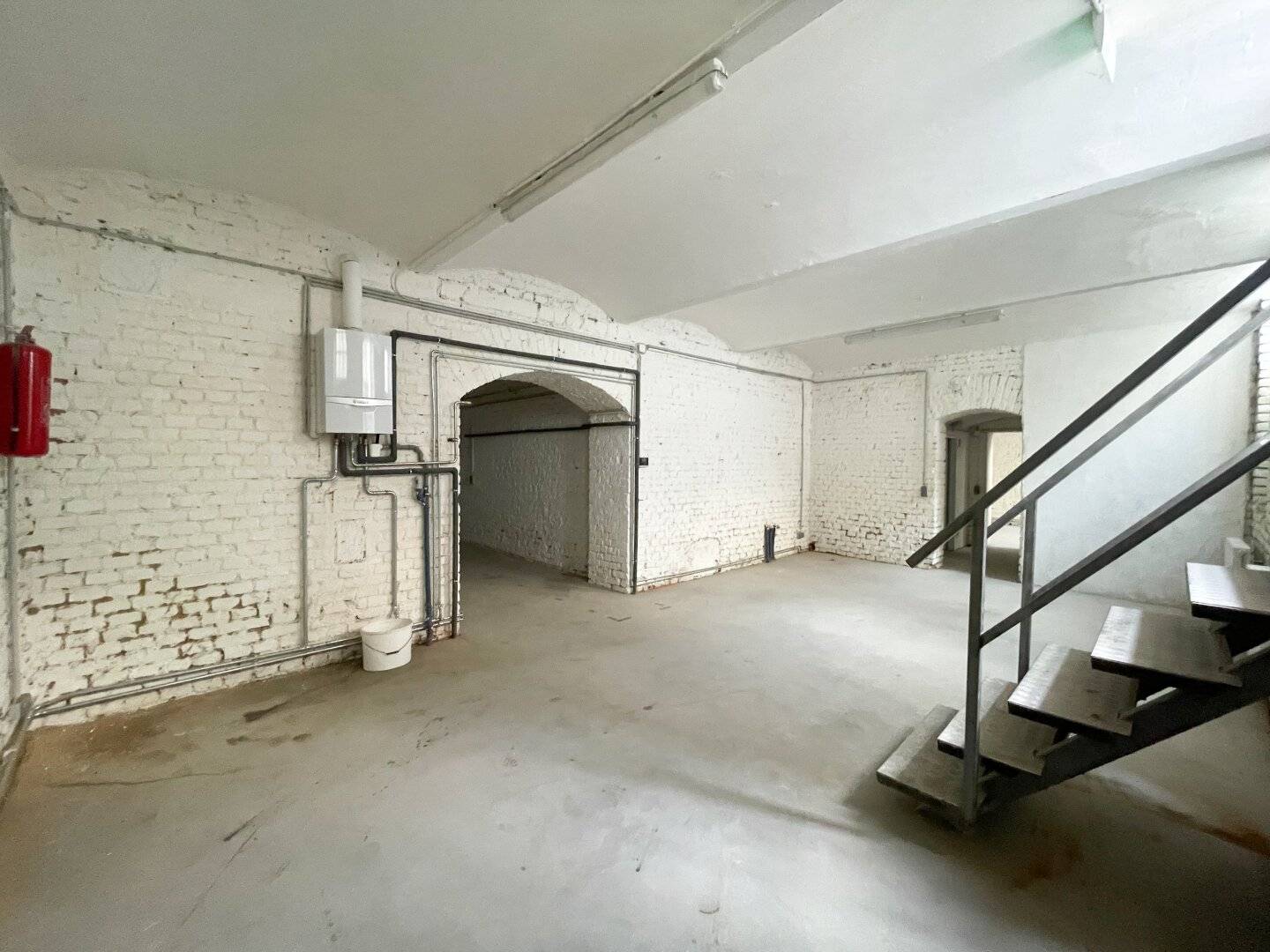 Near Meidling Station: 288 m² Commercial Unit | 4 Entrances | Lift | Garage Optional