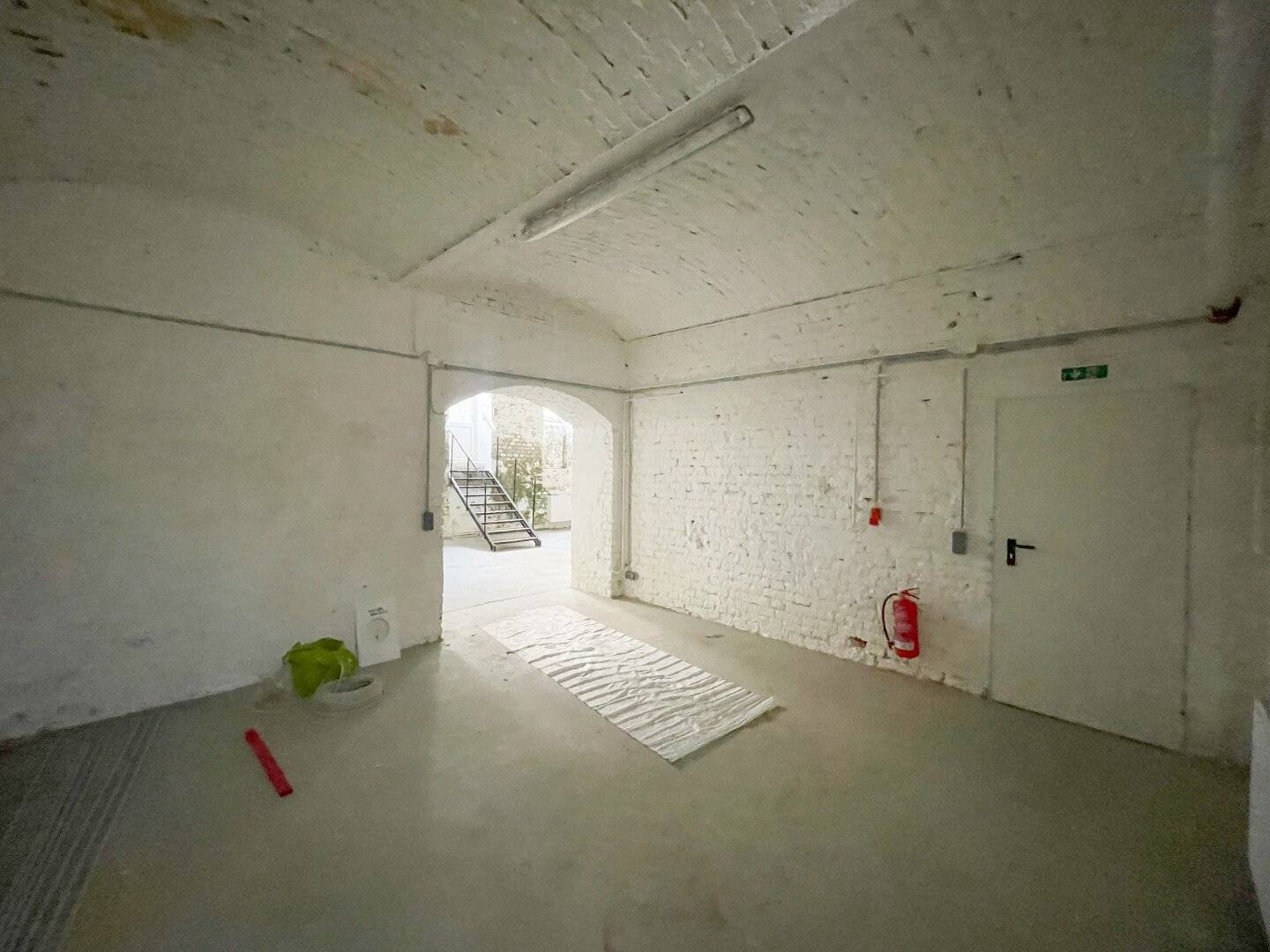 Near Meidling Station: 288 m² Commercial Unit | 4 Entrances | Lift | Garage Optional
