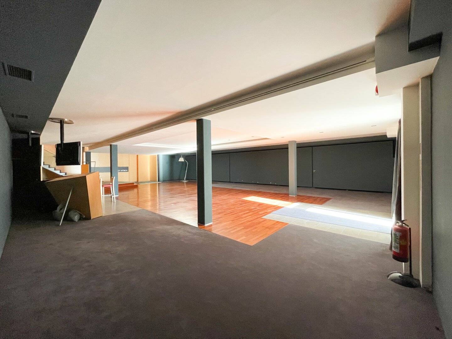 Generous commercial premises 608 m² with terrace and top equipment in 1190 Vienna