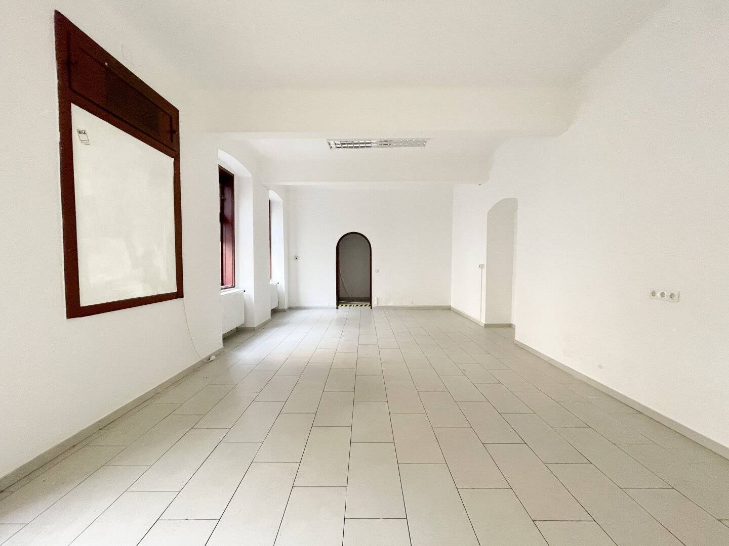 Perfektes Grätzl-Lokal in Ottakring – 45 m² mit Auslage & Straßenzugang!