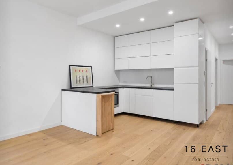 3 room old building apartment, perfect layout, quiet location in the inner courtyard