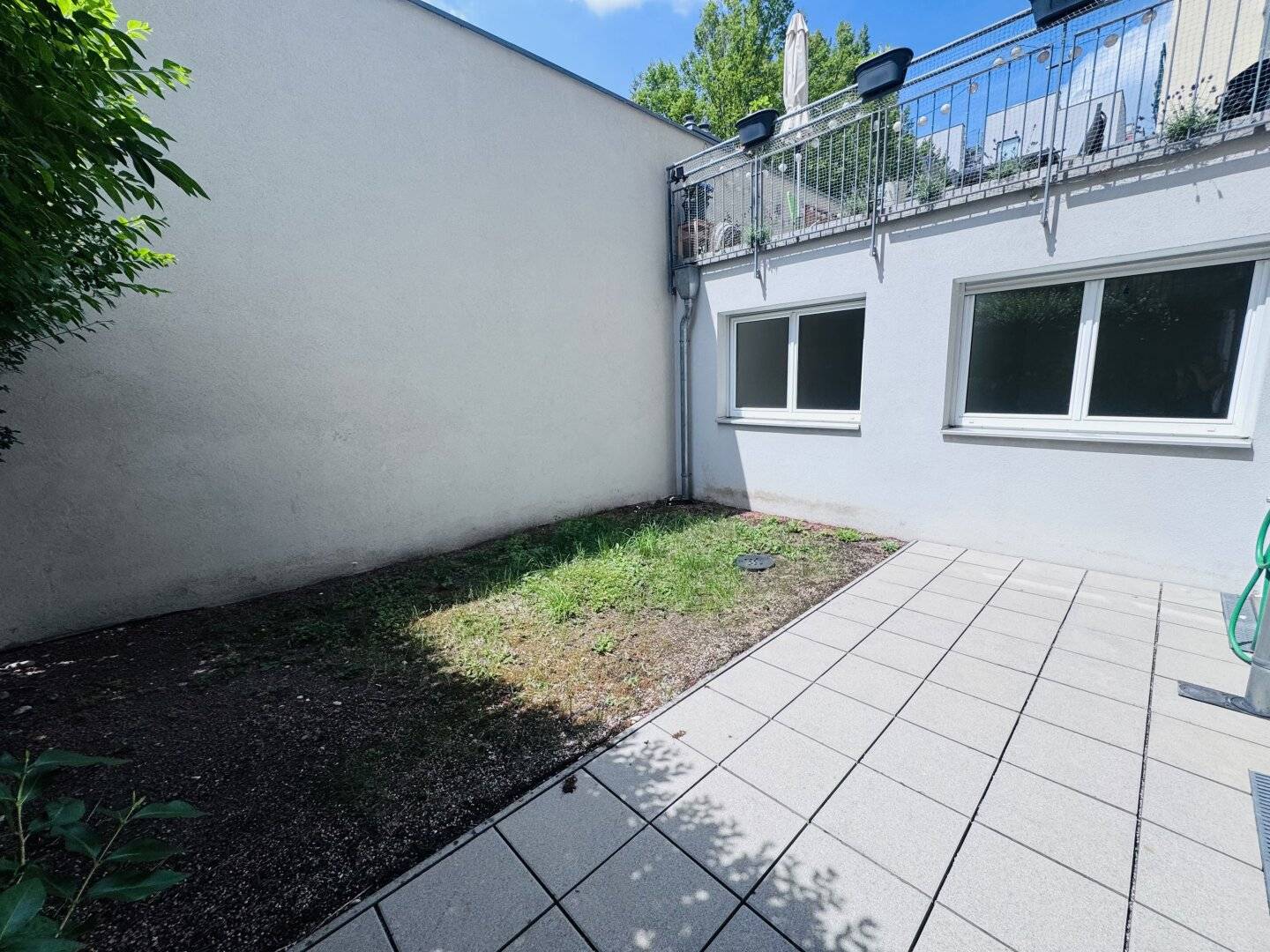 Großzügige  3-Zimmer-Neubauwohnung mit Eigengarten in ruhiger Innenhoflage